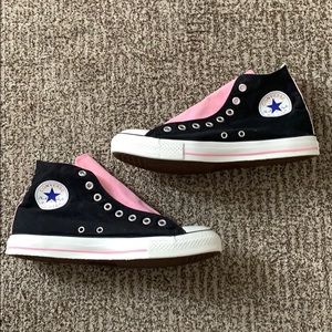 Hightop pink & black Converse Men’s 9 Women’s 11